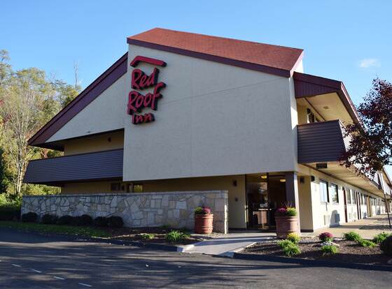 Red Roof Inn St Clairsville - Wheeling West allows check-in for 18 year-old guests