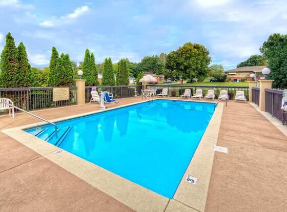 Hampton Inn Morristown allows check-in for 18 year-old guests