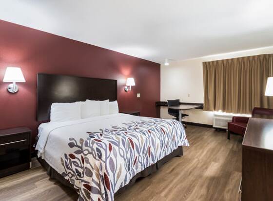 Red Roof Inn Murfreesboro allows check-in for 18 year-old guests