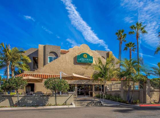 La Quinta Inn & Suites by Wyndham Carlsbad - Legoland Area allows check-in for 18 year-old guests