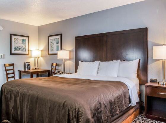 Clarion Hotel By Humboldt Bay allows check-in for 18 year-old guests