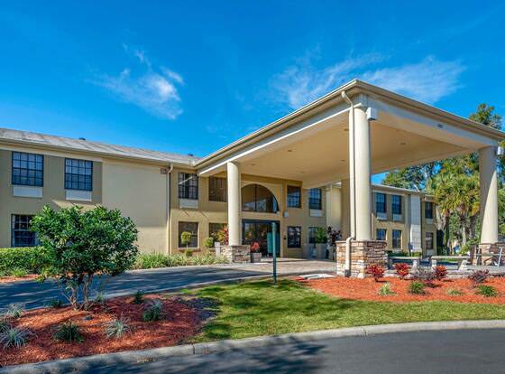 Comfort Inn Ocala Silver Springs allows check-in for 18 year-old guests