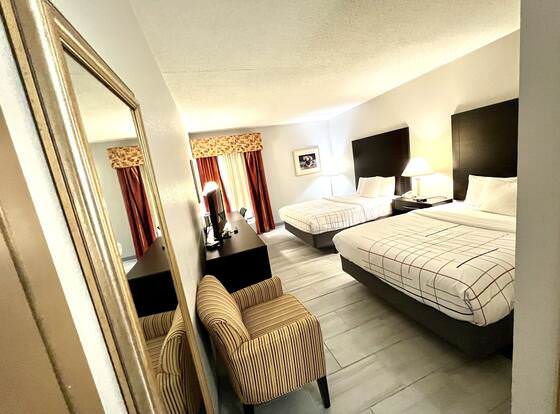 La Quinta Inn & Suites by Wyndham Salina allows check-in for 18 year-old guests