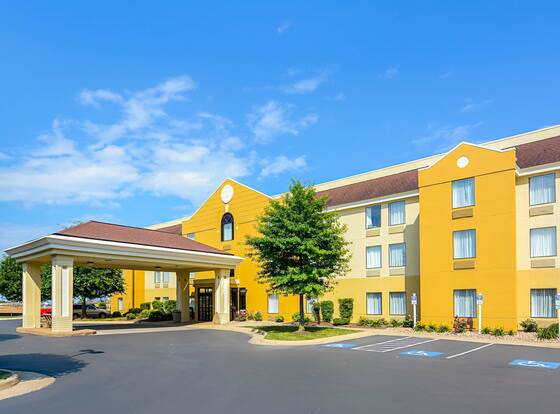 Comfort Inn Woodstock Shenandoah allows check-in for 18 year-old guests