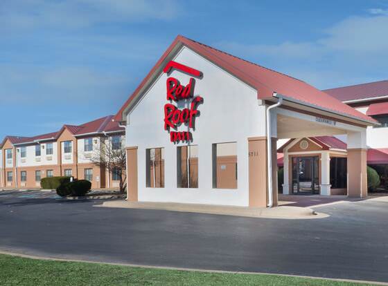 Red Roof Inn North Little Rock allows check-in for 18 year-old guests