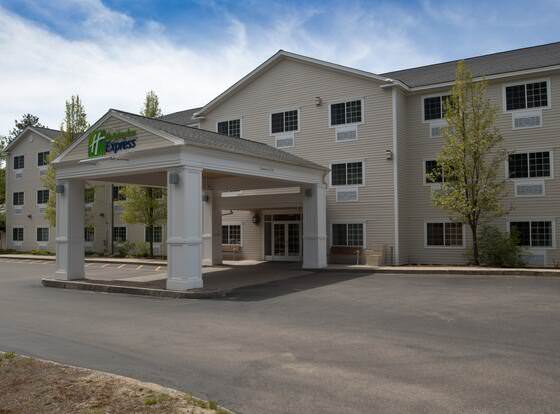 Holiday Inn Express North Conway, an IHG Hotel allows check-in for 18 year-old guests