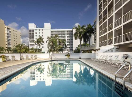 Le Frontenac 101 - Condo 2 People, Sunny Isles allows check-in for 18 year-old guests