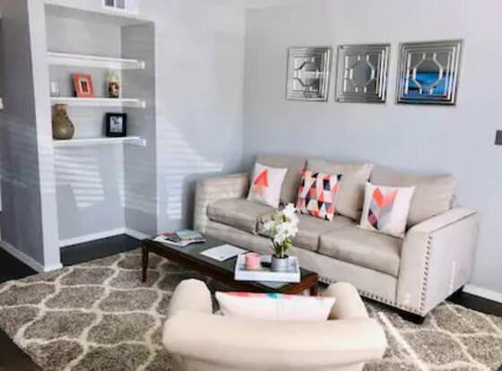 2 Bedroom Apartment near OU allows check-in for 18 year-old guests