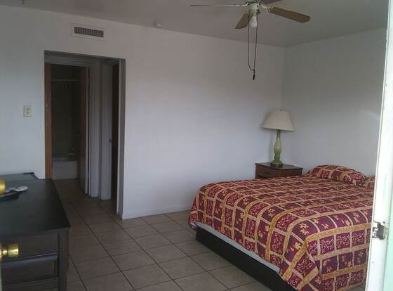 Hawaiian Royale Motel allows check-in for 18 year-old guests