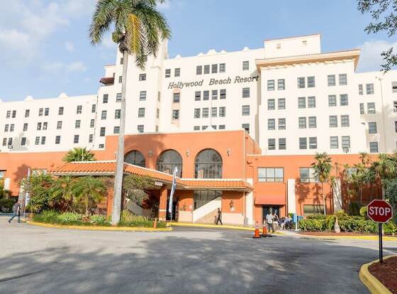 651 Studio Apartment Hollywood Beach allows check-in for 18 year-old guests