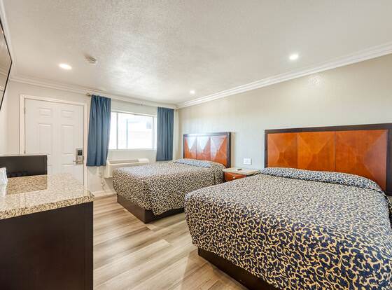 ERTH INN by AGA - Mojave allows check-in for 18 year-old guests