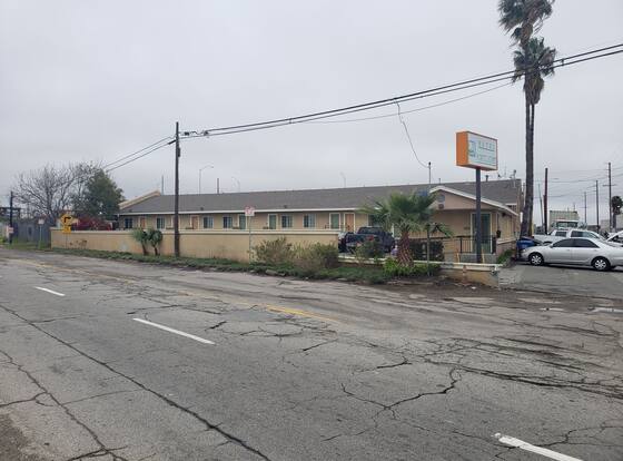 Hotel Portlight allows check-in for 18 year-old guests