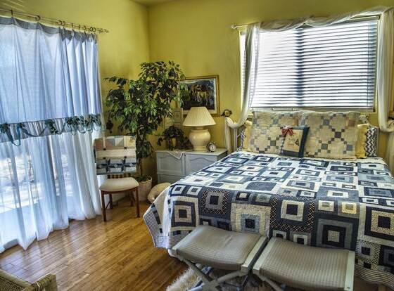 Roseann Bed and Breakfast allows check-in for 18 year-old guests