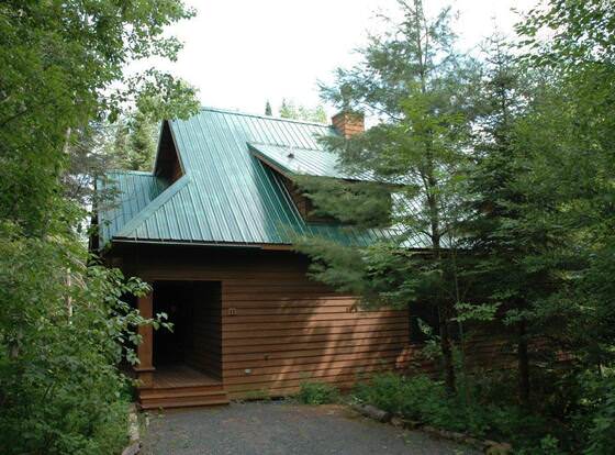 Brickyard Cottage 1 by Winfield Inn allows check-in for 18 year-old guests