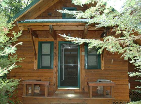 Brickyard Cottage 18 by Winfield Inn allows check-in for 18 year-old guests