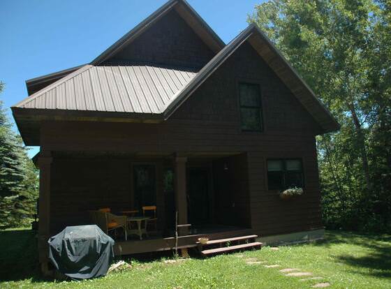 Brickyard Cottage 28 by Winfield Inn allows check-in for 18 year-old guests