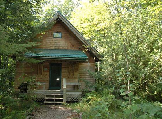 Brickyard Cottage 4 by Winfield Inn allows check-in for 18 year-old guests