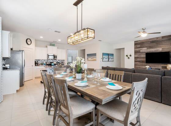 Solterra 7 Bedroom House allows check-in for 18 year-old guests