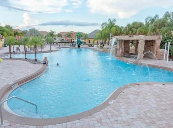 Paradise Palms IHR 2028 allows check-in for 18 year-old guests