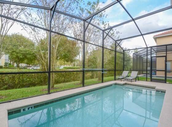 Paradise Palms IHR 2031 allows check-in for 18 year-old guests