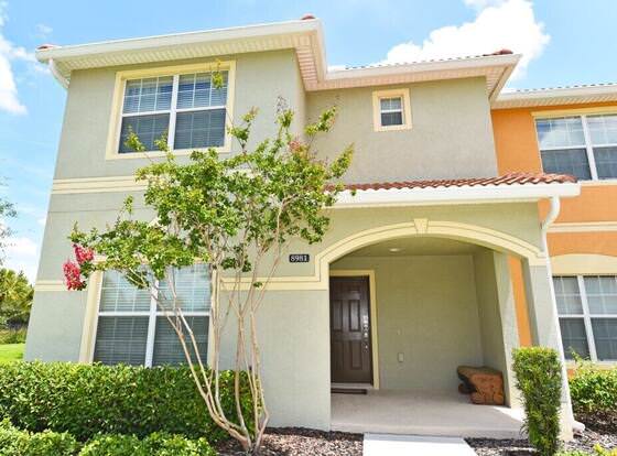 Paradise Palms IHR 3030 allows check-in for 18 year-old guests