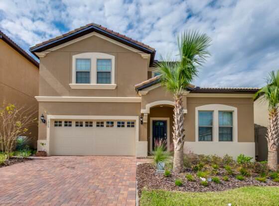 Ultimate New 8 Bedroom 6 Bathroom Windsor allows check-in for 18 year-old guests