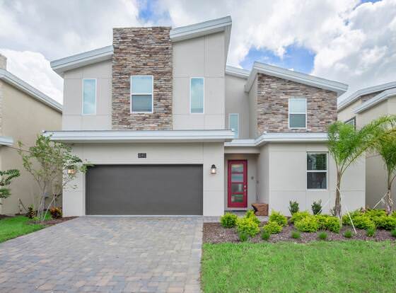 641pbeach Amazing Champions Gate 8 Bedroom 5 Bed allows check-in for 18 year-old guests