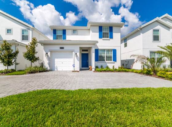 Cool and Modern 5 Bed 4 Ba Game Room Pool Spa 4724sh allows check-in for 18 year-old guests