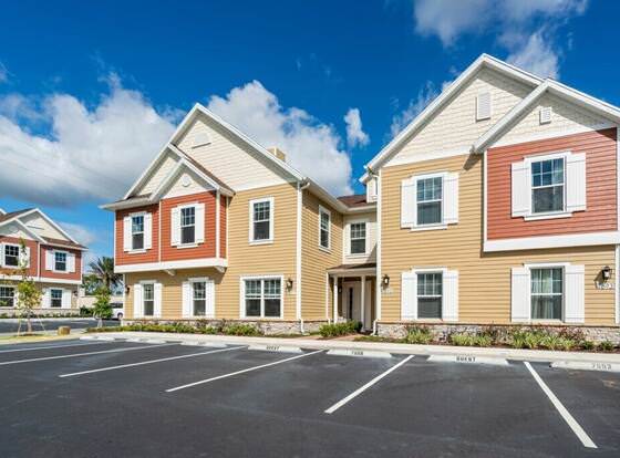 Amazing Location Modern Townhome Close To Disney allows check-in for 18 year-old guests