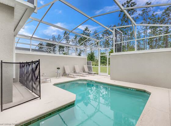 Relaxing 4bed 3Ba Champions Gate Pool allows check-in for 18 year-old guests