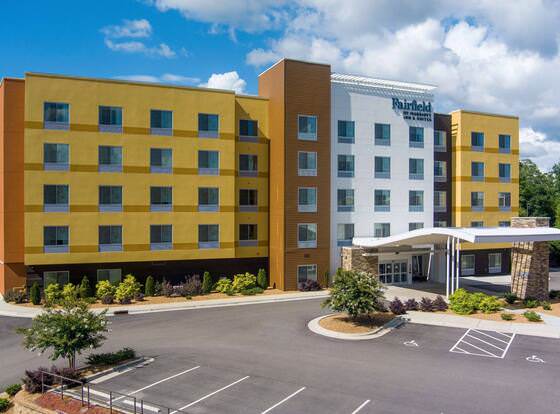 Fairfield Inn & Suites by Marriott Rocky Mount allows check-in for 18 year-old guests
