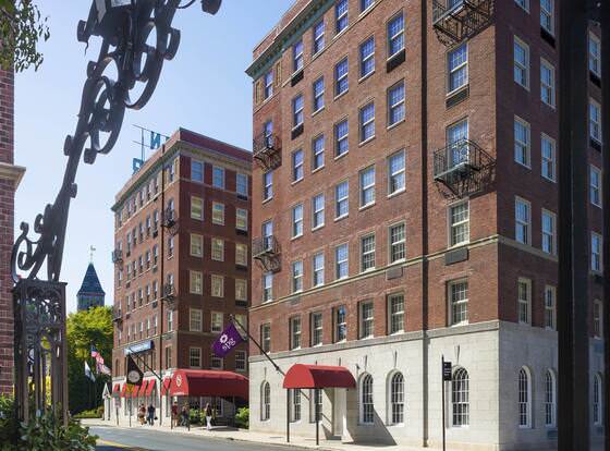 Sheraton Commander Hotel allows check-in for 18 year-old guests