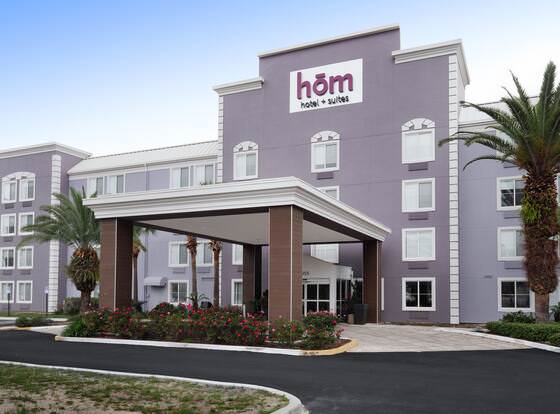 hom hotel + suites, Trademark Collection by Wyndham allows check-in for 18 year-old guests