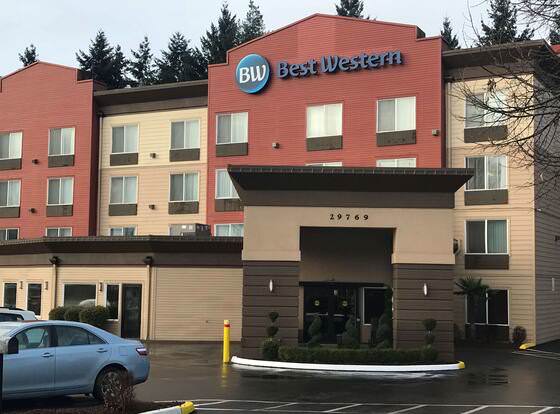 Best Western Wilsonville Inn & Suites allows check-in for 18 year-old guests