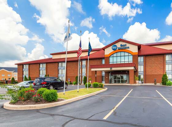 Best Western Luxbury Inn Fort Wayne allows check-in for 18 year-old guests