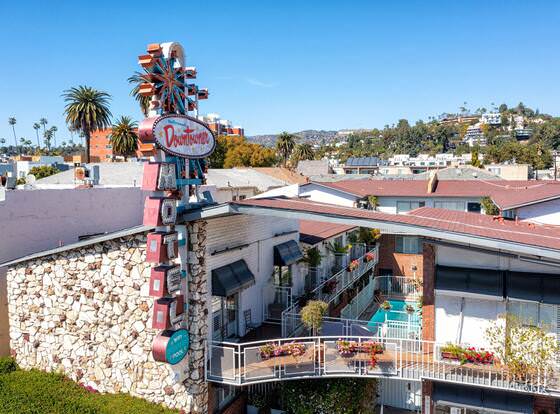 Hollywood Downtowner allows check-in for 18 year-old guests