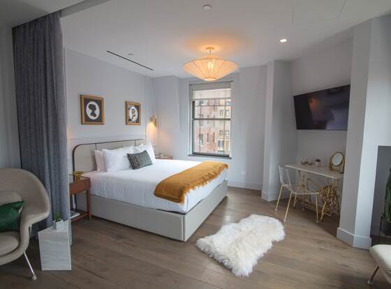 Hotel Belleclaire allows check-in for 18 year-old guests