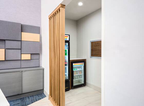 Holiday Inn Express San Francisco Union Square, an IHG Hotel allows check-in for 18 year-old guests