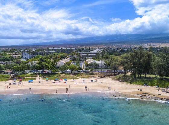 Maui Banyan Basic by AEI allows check-in for 18 year-old guests
