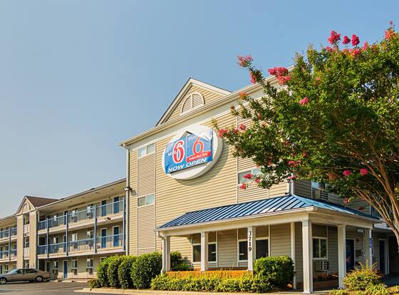 Motel 6 Fayetteville, NC - Fort Bragg Area allows check-in for 18 year-old guests