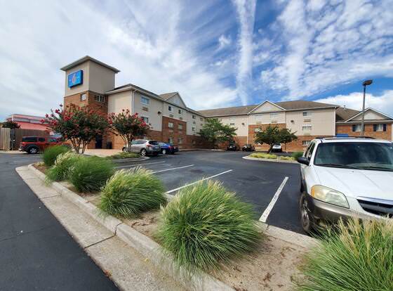 Motel 6 Richmond, VA - I-64 West allows check-in for 18 year-old guests