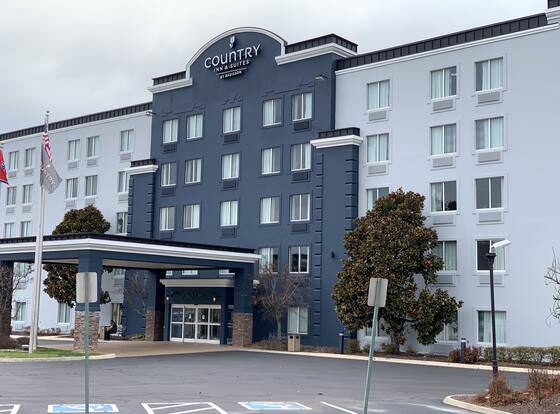 Country Inn & Suites by Radisson, Cookeville, TN allows check-in for 18 year-old guests
