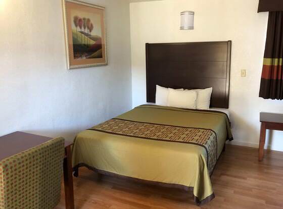 Americas Best Value Inn Visalia allows check-in for 18 year-old guests