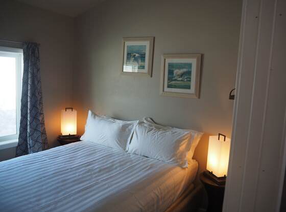 Grub House Coffee & Cabins allows check-in for 18 year-old guests