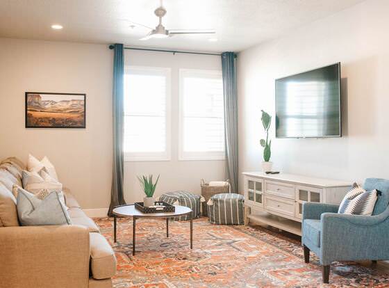 Freedom Vacation Rentals Condos With Mountain Views allows check-in for 18 year-old guests