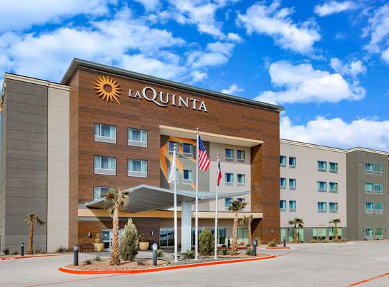 La Quinta Inn & Suites by Wyndham Fort Stockton Northeast allows check-in for 18 year-old guests