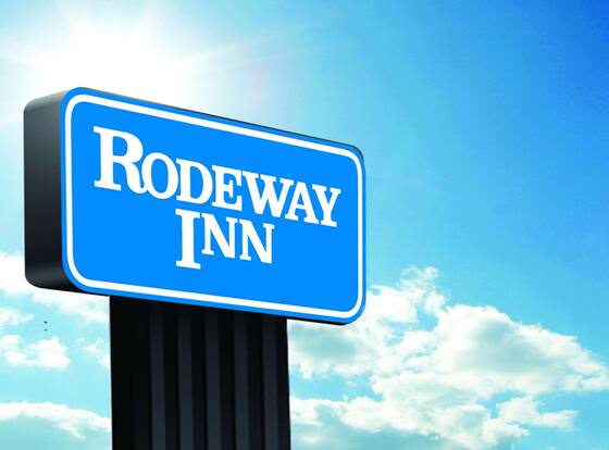 Rodeway Inn Bloomington - Normal near I-55 and University allows check-in for 18 year-old guests