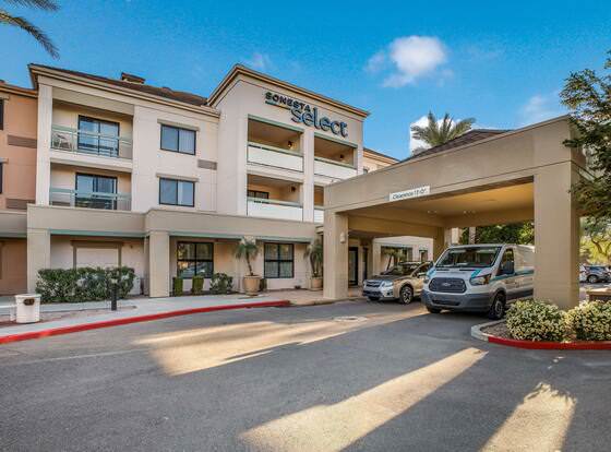 Sonesta Select Phoenix Chandler allows check-in for 18 year-old guests