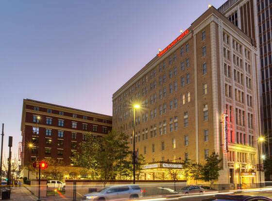 Drury Plaza Hotel New Orleans allows check-in for 18 year-old guests