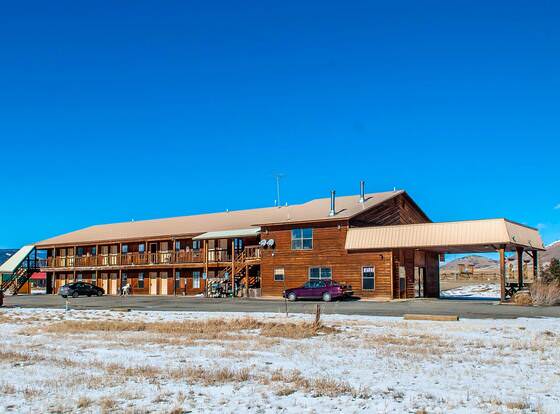 Econo Lodge allows check-in for 18 year-old guests